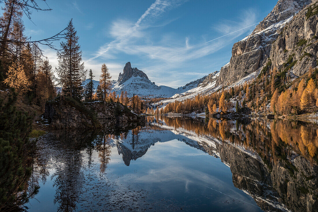 Federa lake, Becco di mezzodi, Croda da Lago, Cortina d'Ampezzo, Belluno, Veneto, Italy, Becco di mezzodi