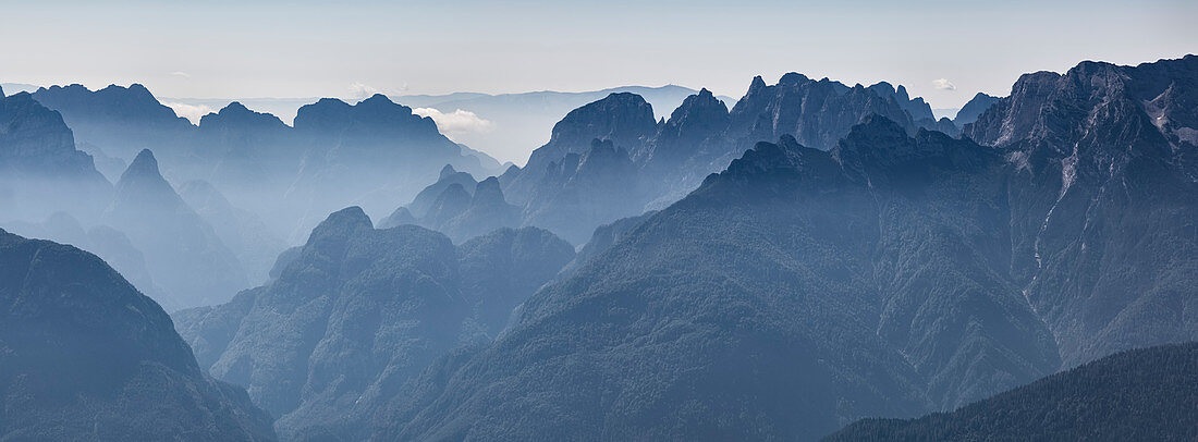Succession of peaks southward, view from Second Pala di San Lucano, Dolomites, Agordino, Belluno, Veneto, Italy, Europe