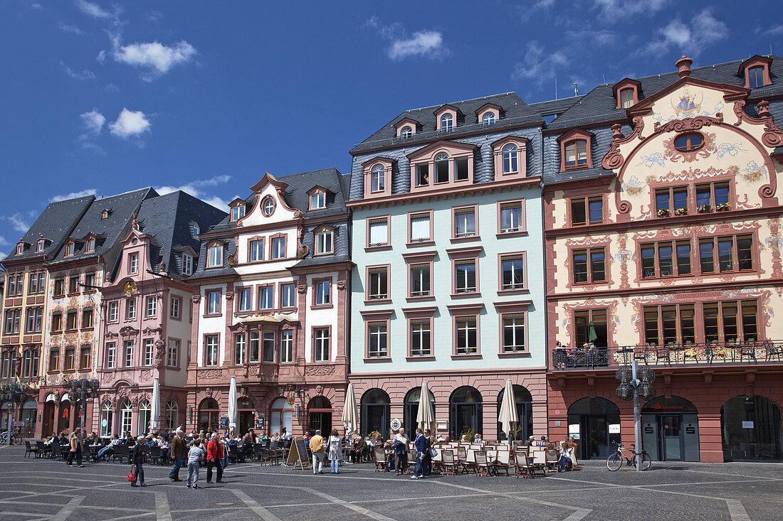 Old houses with cafes and bars at the marketplace in the historic old town of Mainz, Rhineland-Palatinate, Germany, Europe