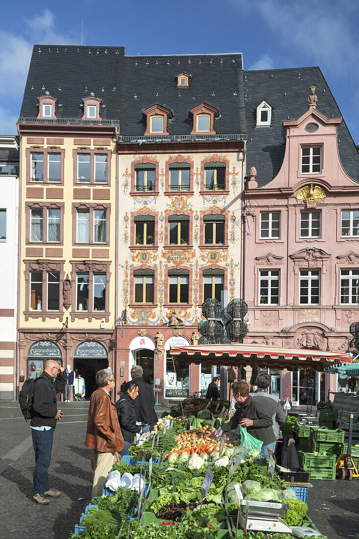 Wochenmarkt auf dem Marktplatz von Mainz, Rheinland-Pfalz, Deutschland, Europa