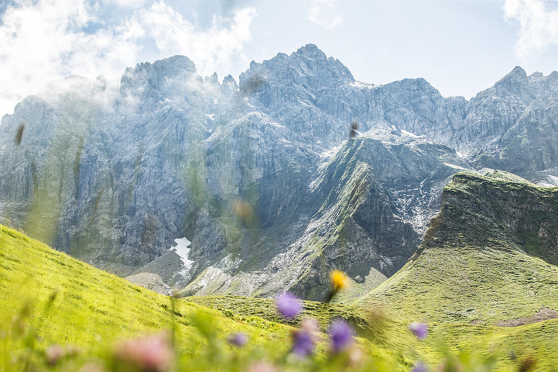 Blick auf den Berg Kratzer in den Alpen