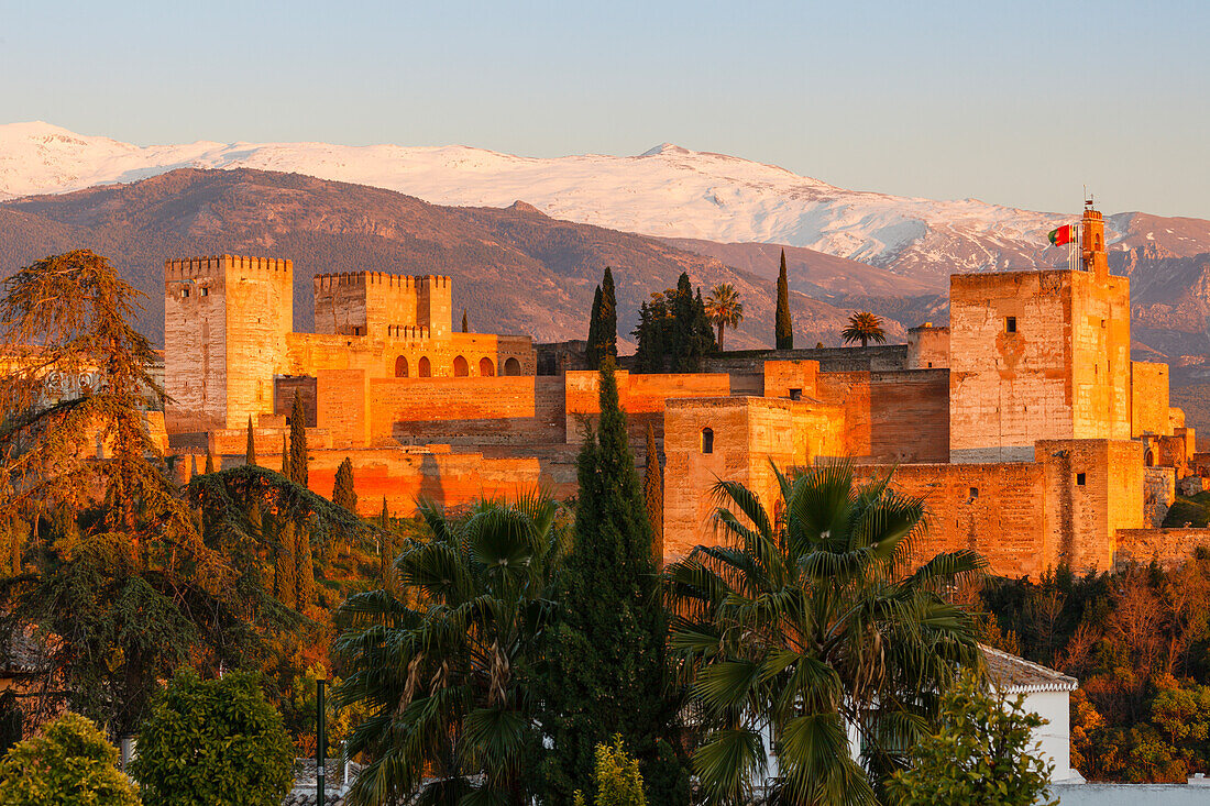 Alhambra, palace and fortress with moorish architecture, UNESCO World Heritage, Sierra Nevada with snow, Granada, Andalucia, Spain, Europe