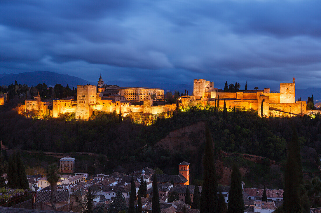 Alhambra, Palast und Festungsanlage im Abendlicht, Palastburg, maurische Architektur, UNESCO Welterbe, Blick vom Mirador San Nicolas, Altstadt, Granada, Andalusien, Spanien, Europa