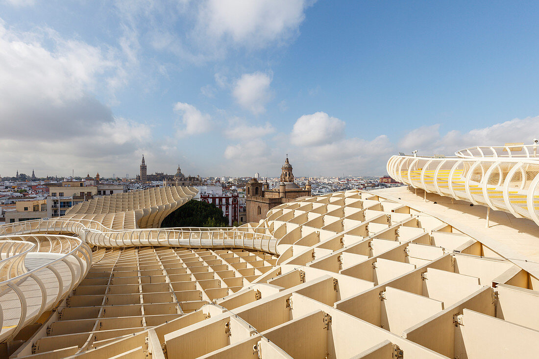 Metropol Parasol, Aussichtsplattform, Plaza de la Encarnación, moderne Architektur, Architekt Jürgen Mayer Hermann, Blick auf die Altstadt mit Kathedrale, Sevilla, Andalusien, Spanien, Europa