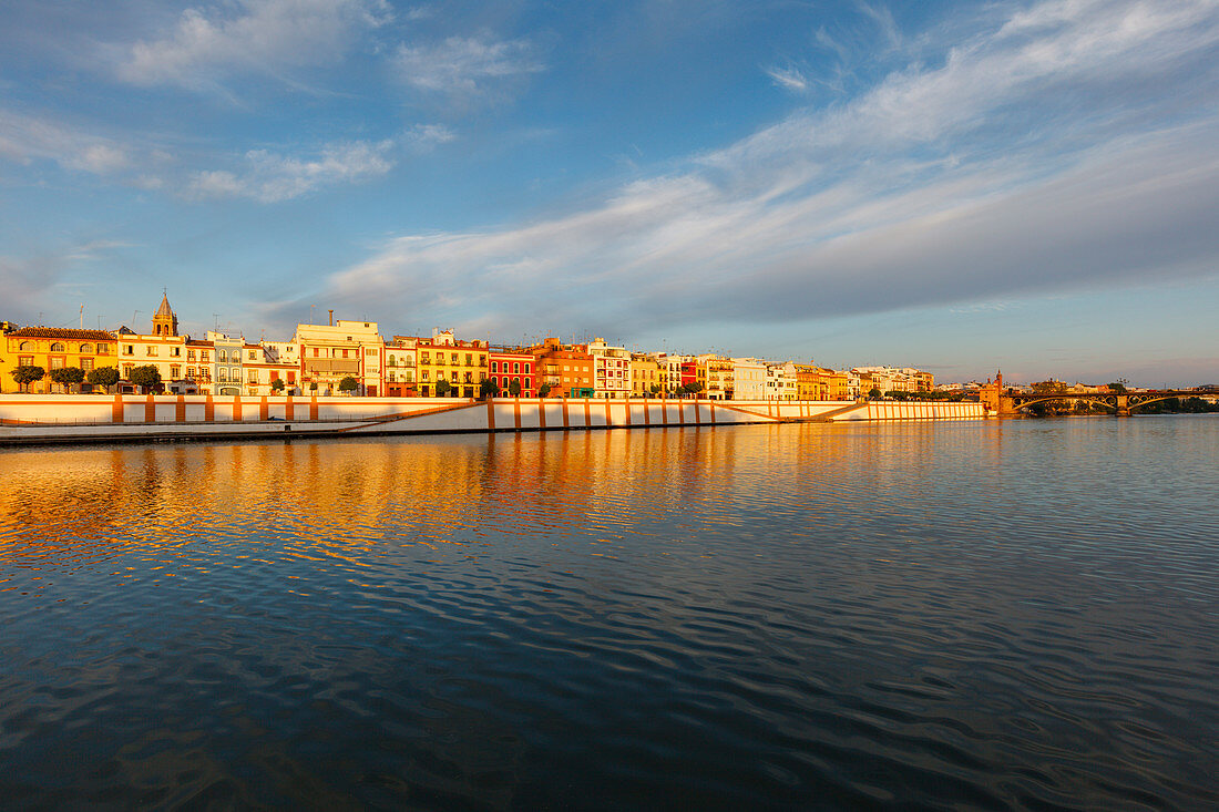 Barrio de Triana, Stadtviertel Triana, Rio Guadalquivir, Fluss, Calle Betis, Sevilla, Andalusien, Spanien, Europa