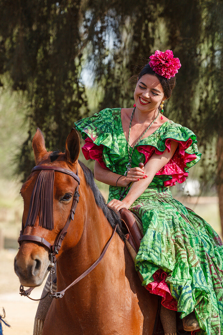 Reiter, Frau, El Rocio, Wallfahrt nach El Rocio, Fest, Pfingsten, Provinz Huelva, Provinz Sevilla, Andalusien, Spanien, Europa