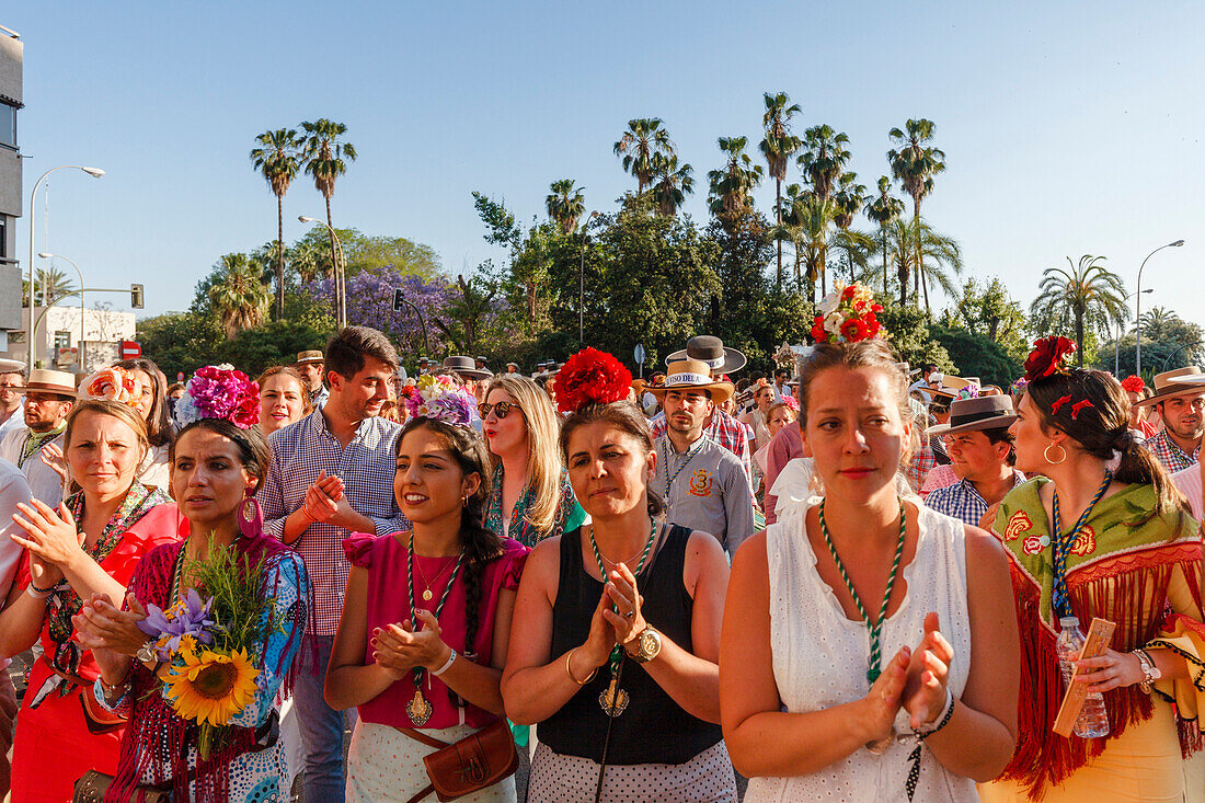 Women singing, return to Sevilla, El Rocio, pilgrimage, Pentecost festivity, Huelva province, Sevilla province, Andalucia, Spain, Europe