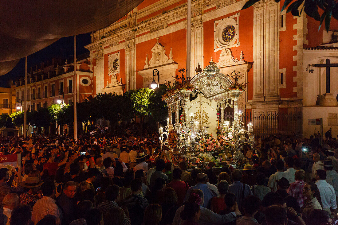 Simpecado cart, Iglesia del Salvador, return to Sevilla, El Rocio, pilgrimage, Pentecost festivity, Huelva province, Sevilla province, Andalucia, Spain, Europe