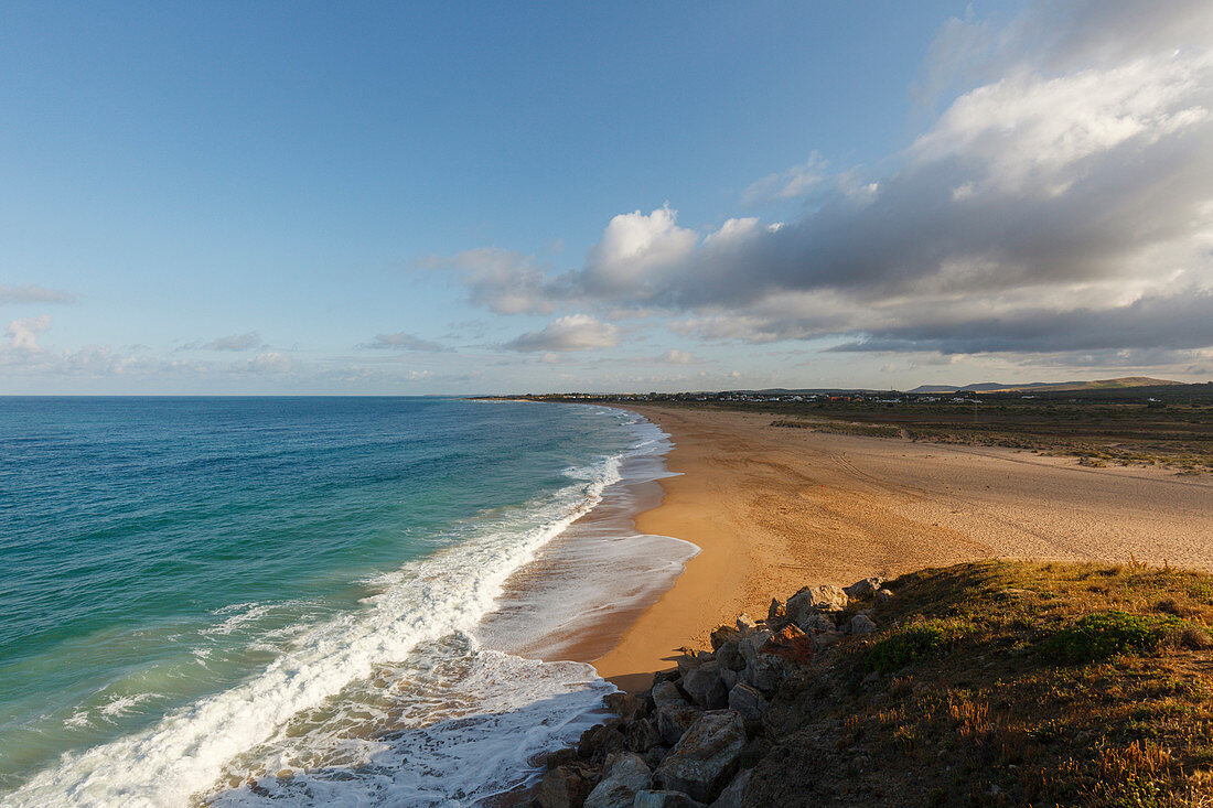 coastline and beach, Cabo de Trafalgar near Los Canos de Meca near Vejer de la Frontera, Costa de la Luz, Atlantic Ocean, Cadiz province, Andalucia, Spain, Europe