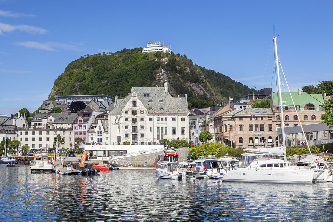 Harbour in front of the mountain Aksla in Alesund, More og Romsdal, Western Norway, Norway, Scandinavia, Northern Europe, Europe