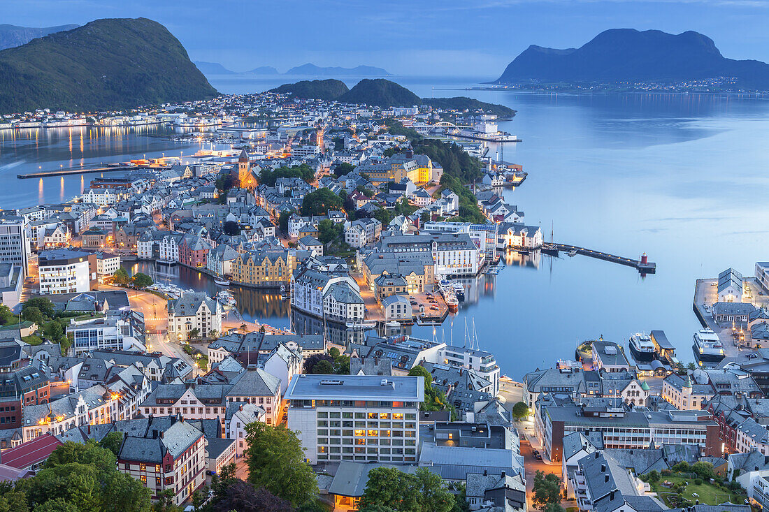 Blick vom Berg Aksla über Ålesund, Møre og Romsdal, Westnorwegen, Norwegen, Skandinavien, Nordeuropa, Europa