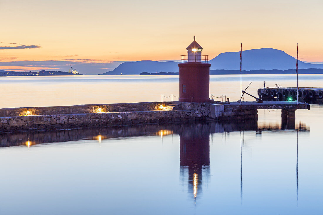 Molenfeuer in Ålesund, Møre og Romsdal, Westnorwegen, Norwegen, Skandinavien, Nordeuropa, Europa