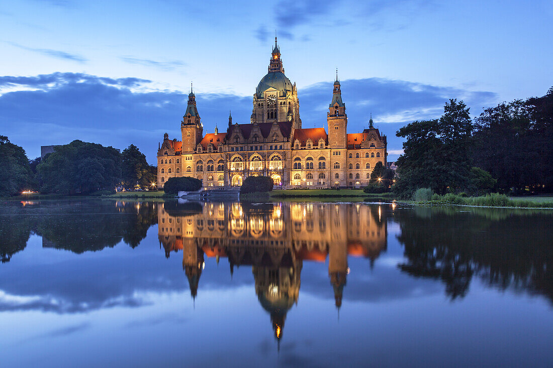 New town hall by night, Hannover, Lower Saxony, Northern Germany, Germany, Europe