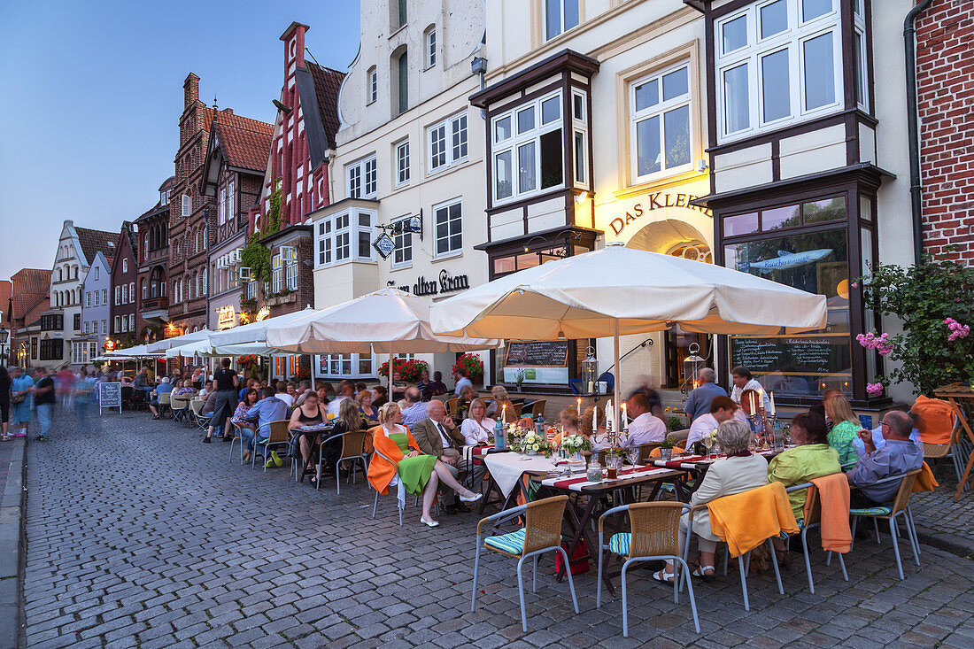 Restaurants at the Stintmarkt by the old harbour in the Hanseatic town Lüneburg, Lower Saxony, Northern Germany, Germany, Europe