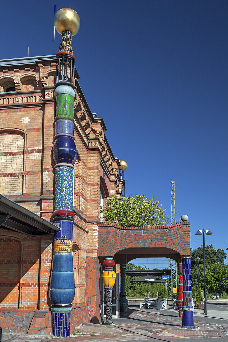 Hundertwasserbahnhof in der Hansestadt Uelzen, Niedersachsen, Norddeutschland, Deutschland, Europa