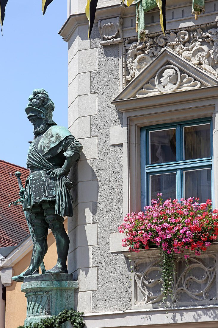 Statue of Georg of Frundsberg, City Hall, Mindelheim, Lower Allgaeu, Mittelalterliches Frundsbergfest, Mindelheim, Unterallgaeu, Allgaeu, Schwaben, Bayern, Deutschland
