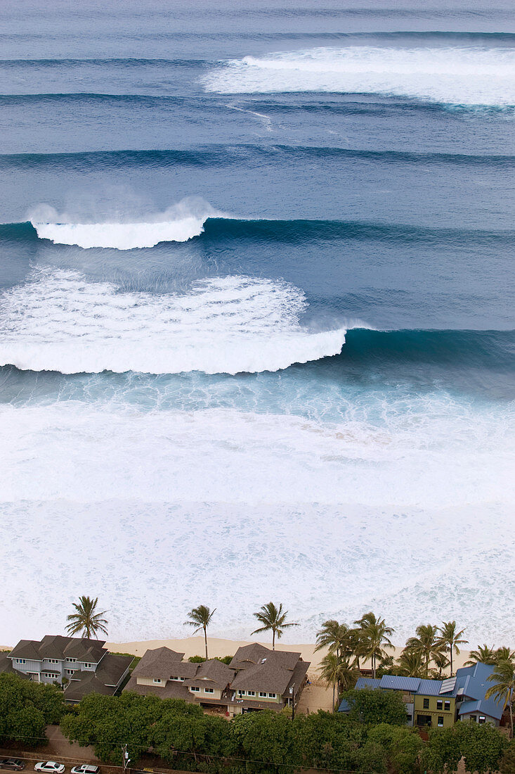 Overview Of Big Waves Rolling Into Shore At Pipeline