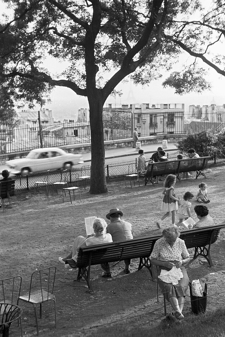 1959, streetscene, Montmartre, Paris, France