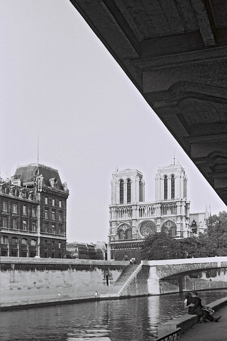 1961, couple, Seine, Seinebanks, Notre Dame, Paris, France