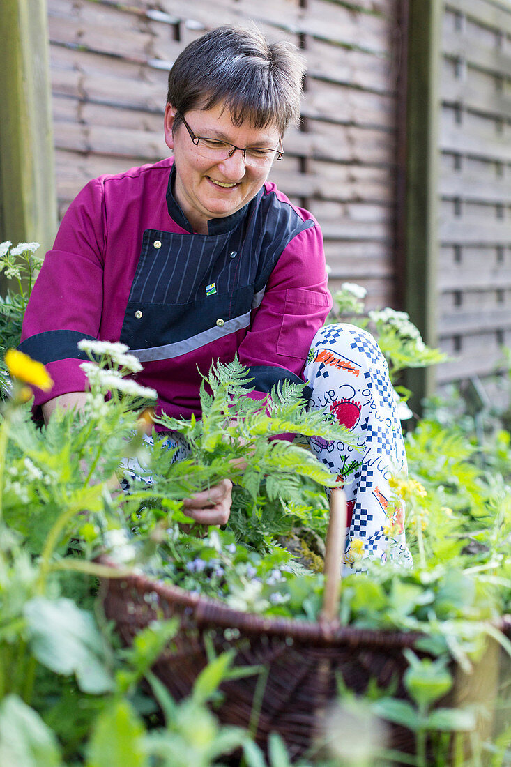 Bio-Restaurant in Rosenow, De oll Dörpschaul, owner Ute Alm-Linke in her garden, Mecklenburg lakes, Mecklenburg-West Pomerania, Germany, Europe