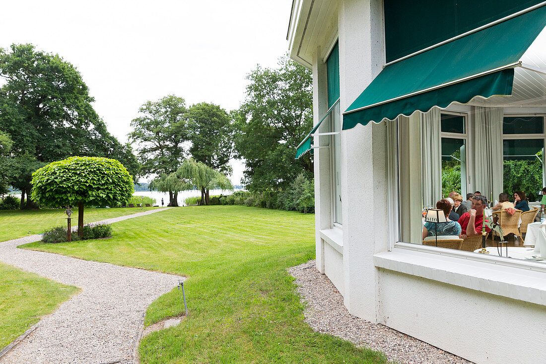 Restaurant, Ich weiß ein Haus am See, Feinschmecker-Restaurant, Krakower See, Mecklenburgische Seenplatte, Mecklenburgische Seen, Krakow, Mecklenburg-Vorpommern, Deutschland, Europa