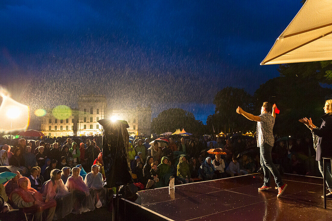 'Schloss Ludwigslust, ''Kleines Fest im großen Park'', beliebtes Sommerspektakel, Komödianten, Akkrobaten und Wortkünstler aus der ganzen Welt sind zu Gast, Ludwigslust, Westmecklenburg, Mecklenburgische Seenplatte, Mecklenburgische Seen, Mecklenburg-Vorp