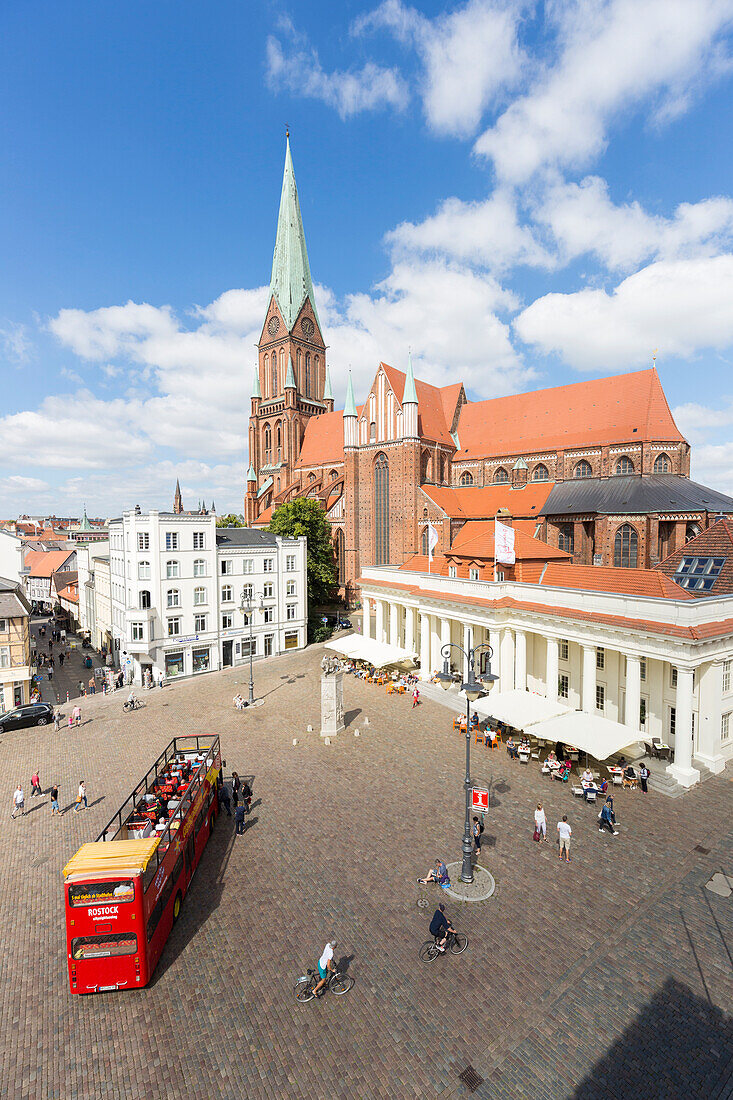 Downtown Schwerin, old town, market square, cathedral, provincial capital, Mecklenburg lakes, Schwerin, Mecklenburg-West Pomerania, Germany, Europe