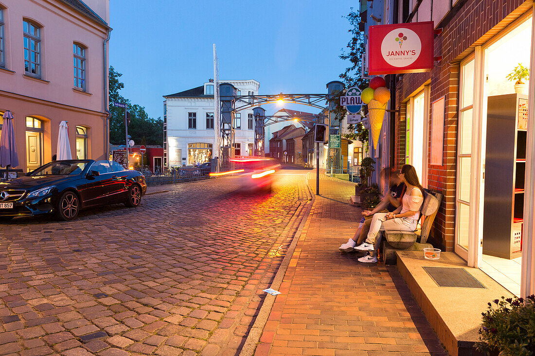 Evening at the bridge Plau am See, ice cream store, cars, dusk, Plau am See, Mecklenburg-West Pomerania, Germany, Europe