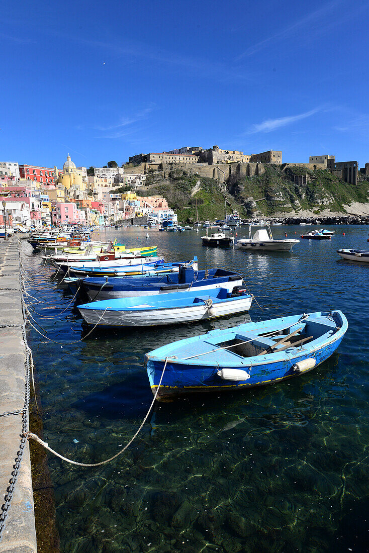 Corricella auf der Insel Procida, Golf von Neapel, Kampanien, Italien