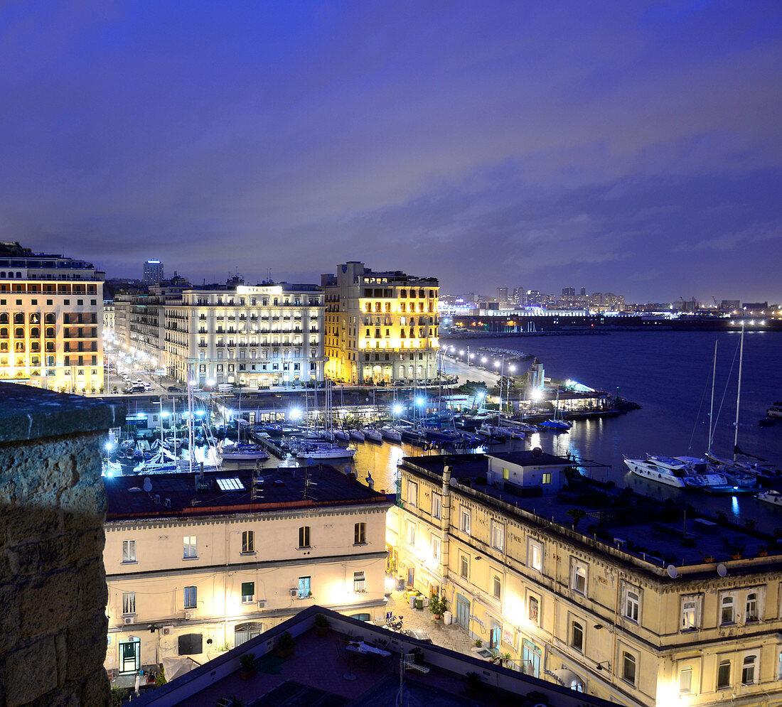 Blick vom Castel dell Ovo mit Porto San Lucia, Neapel, Kampanien, Italien