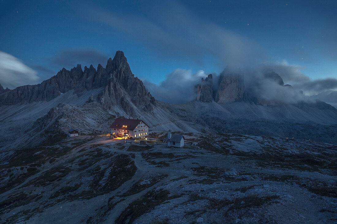 Dolomiti di Sesto , Tre Cime di Lavaredo , Rifigio Locatelli , Bolzano province , Trentino Alto Adige region , Italy , Europe