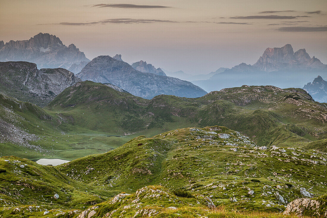 Bergweide von Fosses im regionalen Naturpark der Ampezzo Dolomiten, Cortina d'Ampezzo, Bezirk Belluno, Venetien, Italien, Europa