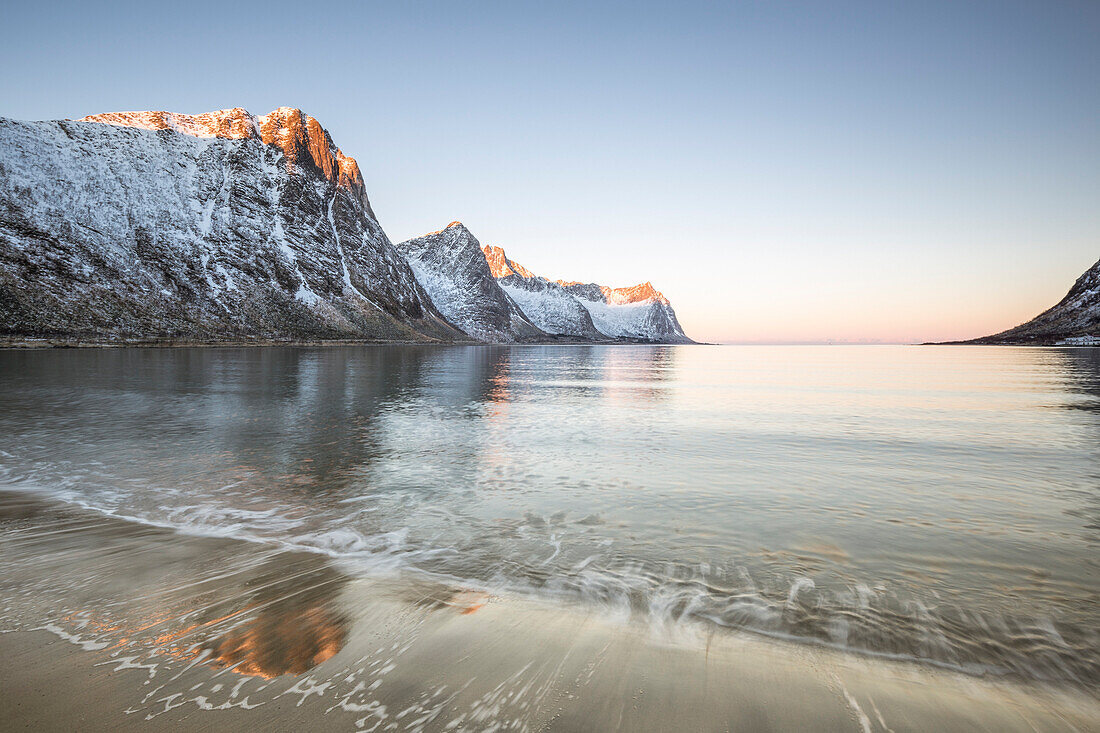 Sonnenaufgang am Steinfjord, Berg, Senja, Norwegen, Europa