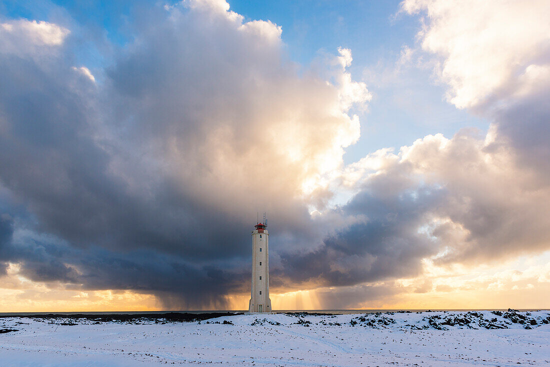 Snaefellsnes-Halbinsel, West-Island, Island, Malariff-Leuchtturm im Winter