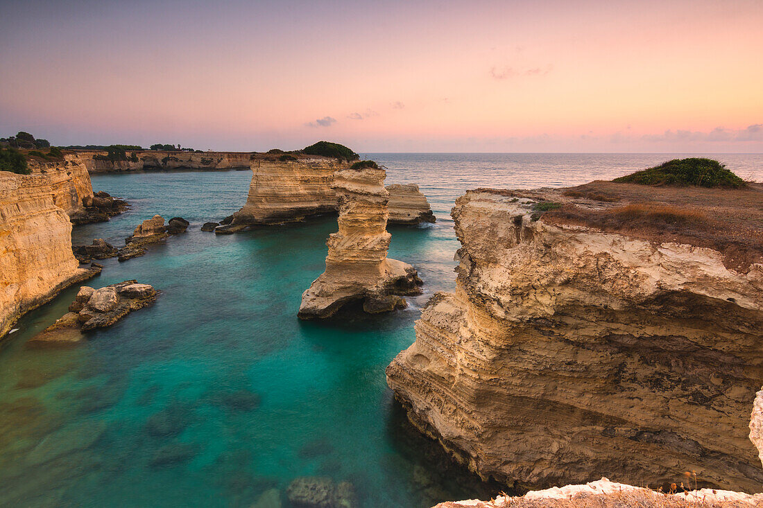 Torre Sant'Andrea im Morgengrauen, Provinz Lecce, Europa, Italien, Bezirk Apulien