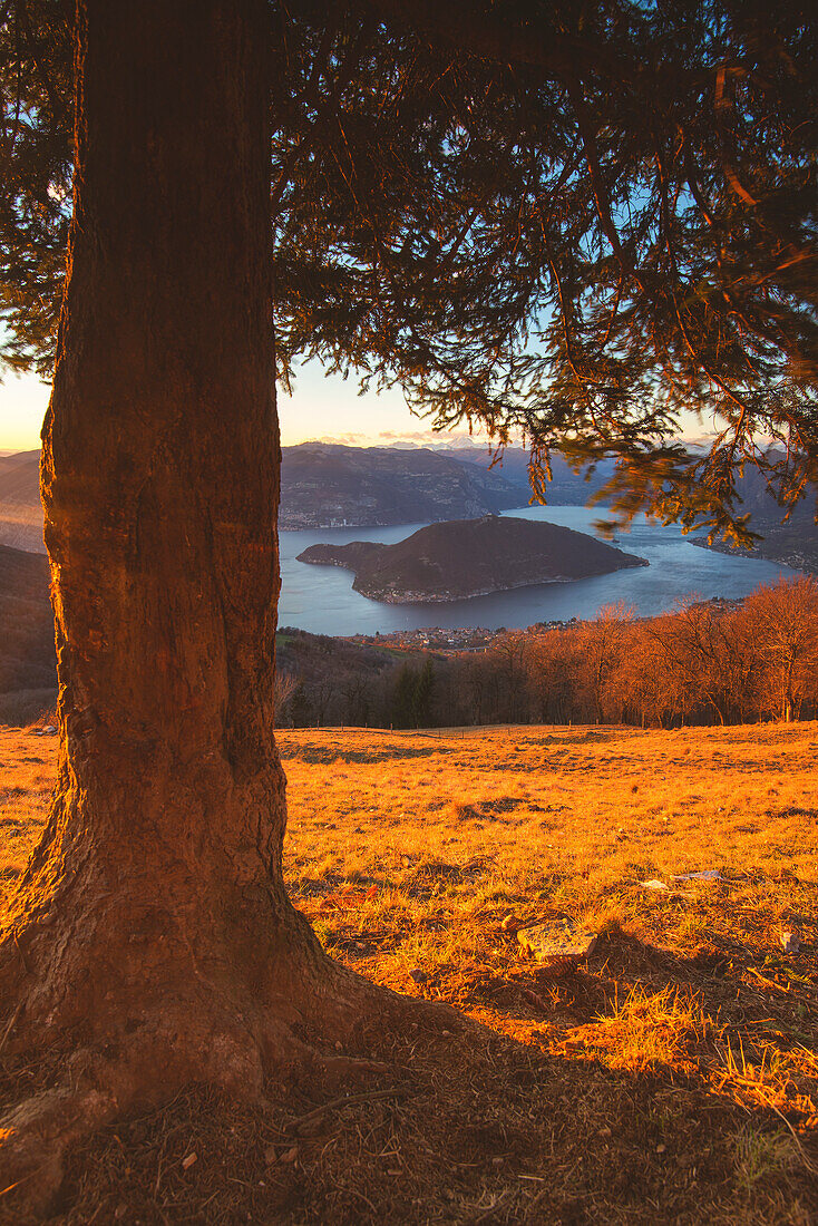 Iseo See bei Sonnenuntergang Blick von Colmi von Sulzano, Provinz Brescia, Italien, Lombardei Bezirk