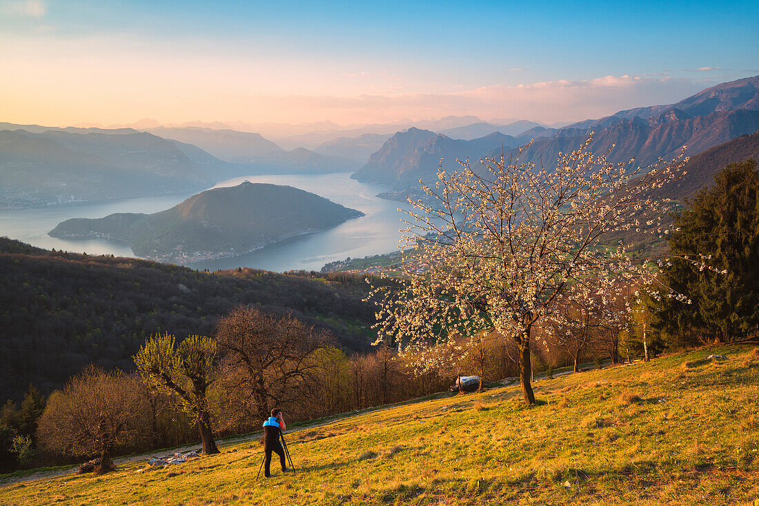 Fotograf am Iseosee, Provinz Brescia, Italien, Lombardei, Europa