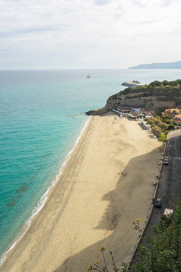 Tropea, Vibo Valentia, Kalabrien, Italien, Klassische Ansicht von San Leonardo's Strand