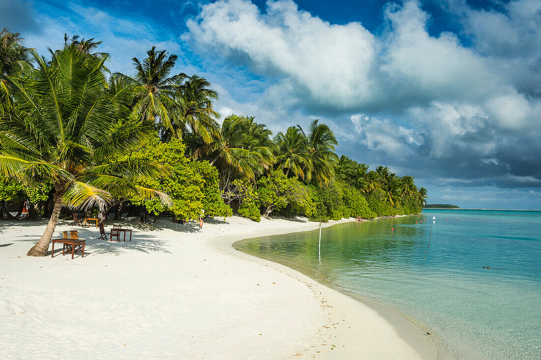 White sand beach and turquoise water, Sun Island Resort, Nalaguraidhoo island, Ari atoll, Maldives, Indian Ocean, Asia