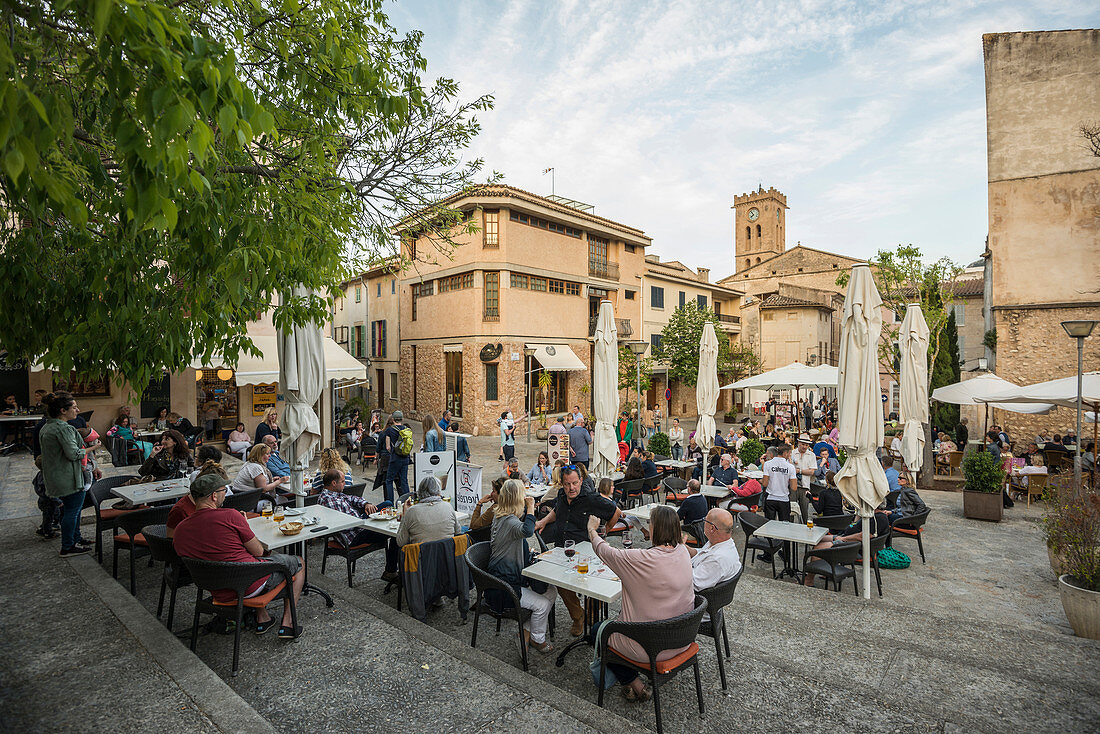 Restaurants, Altstadt von Pollenca, Pollença, Mallorca, Balearen, Spanien