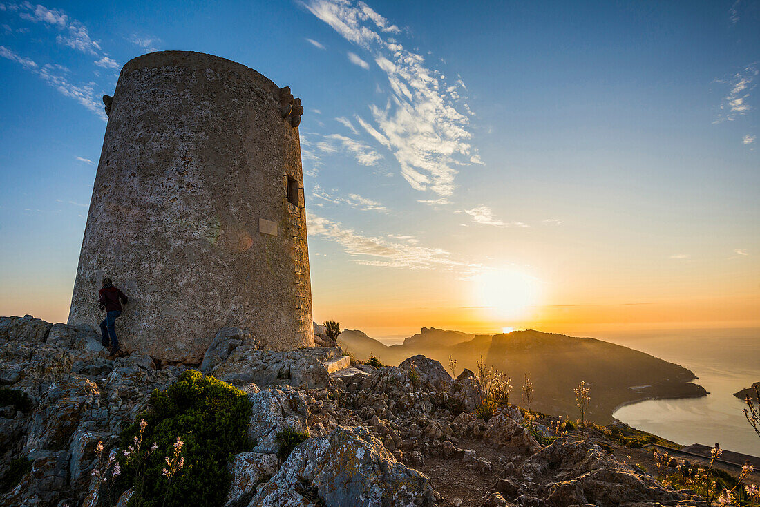 Sonnenaufgang, Wachturm Talaia d’Albercutx, Kap Formentor, Port de Pollença, Serra de Tramuntana, Mallorca, Balearen, Spanien