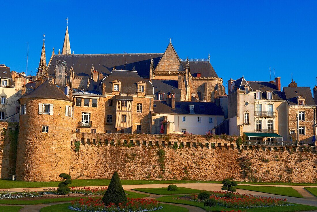 Vannes, City walls and medieval houses, Morbihan, Bretagne, Brittany, France, Europe