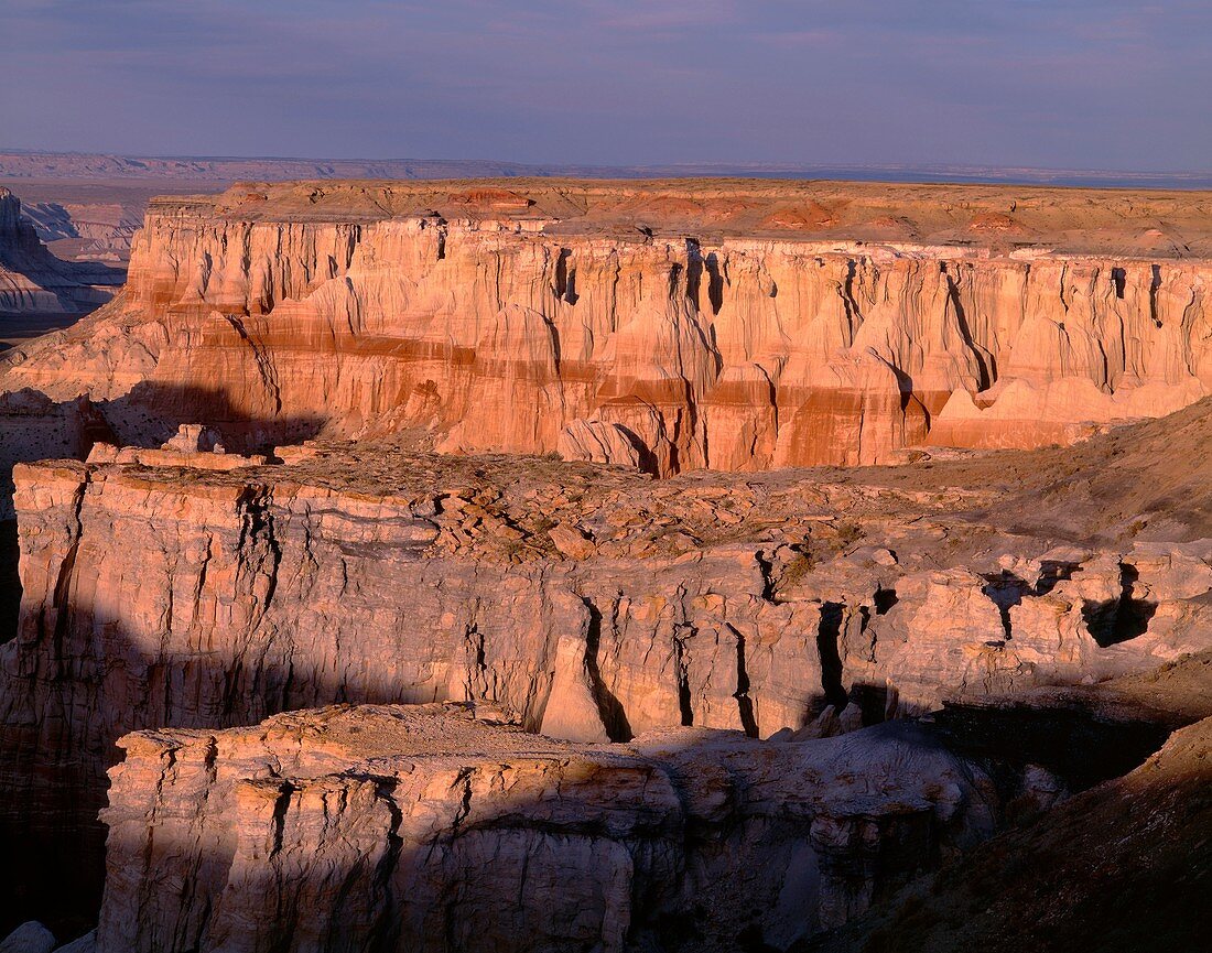 USA, Arizona, Coconino County, Moenkopi Plateau, Evening light defines eroded sandstone formations