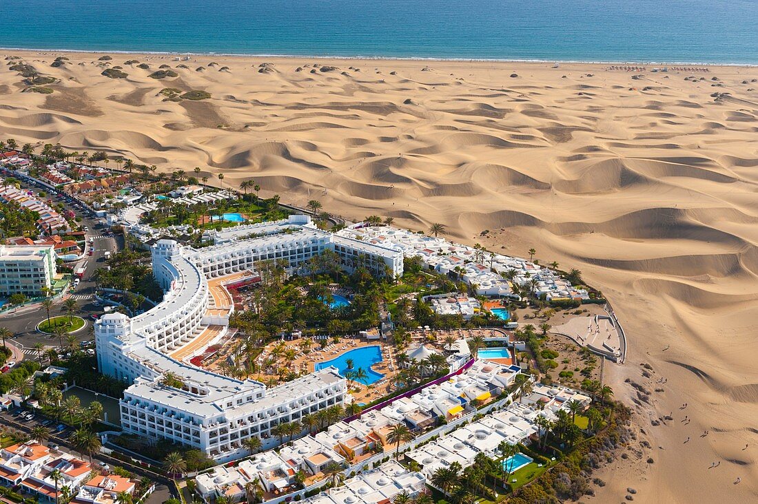 Spain, Canary islands, Gran Canaria, Maspalomas, dunes and Hotel Riu Palace (aerial view)