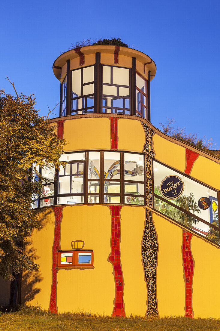 Hundertwasser-Raststation in Bad Fischau an der A2, Bad Fischau-Brunn, Niederösterreich, Österreich, Europa