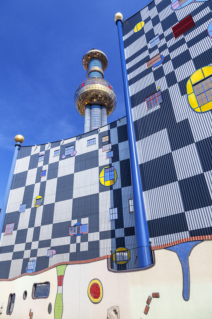 Incineration plant Spittelau of Friedensreich Hundertwasser in Vienna, Eastern Austria, Austria, Europe