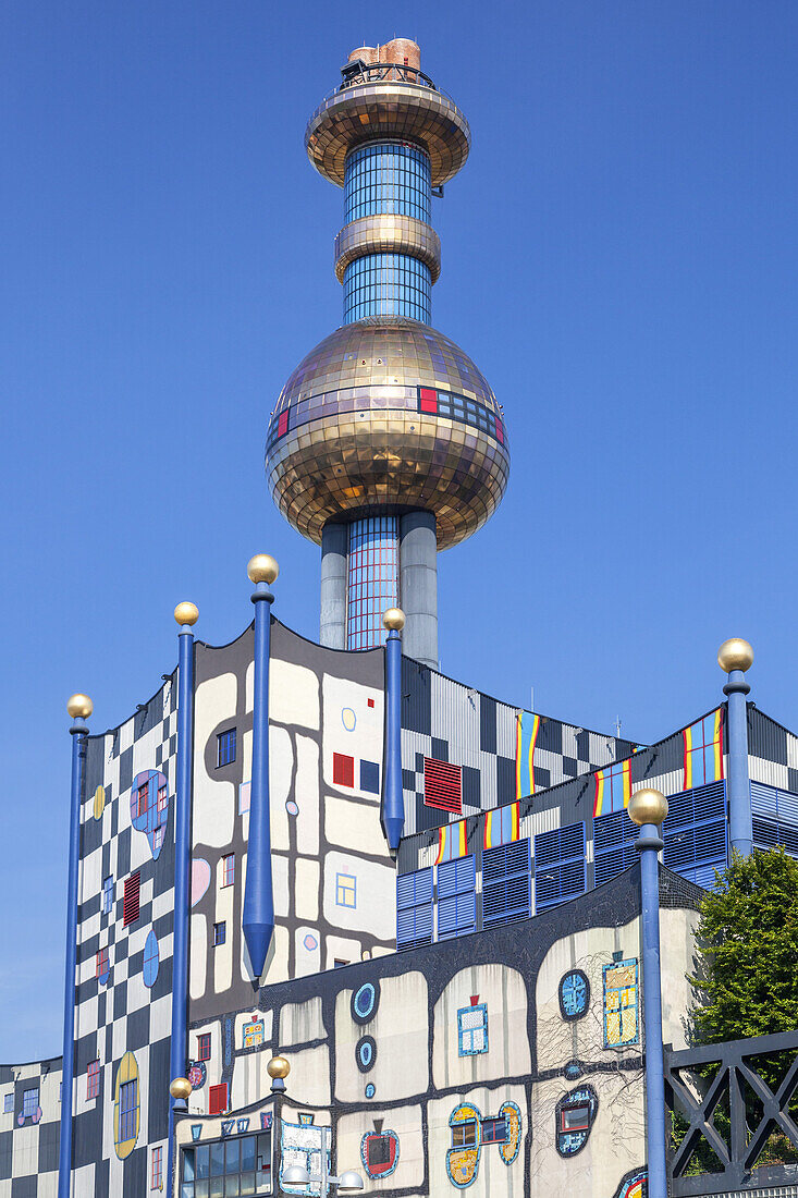 Incineration plant Spittelau of Friedensreich Hundertwasser in Vienna, Eastern Austria, Austria, Europe