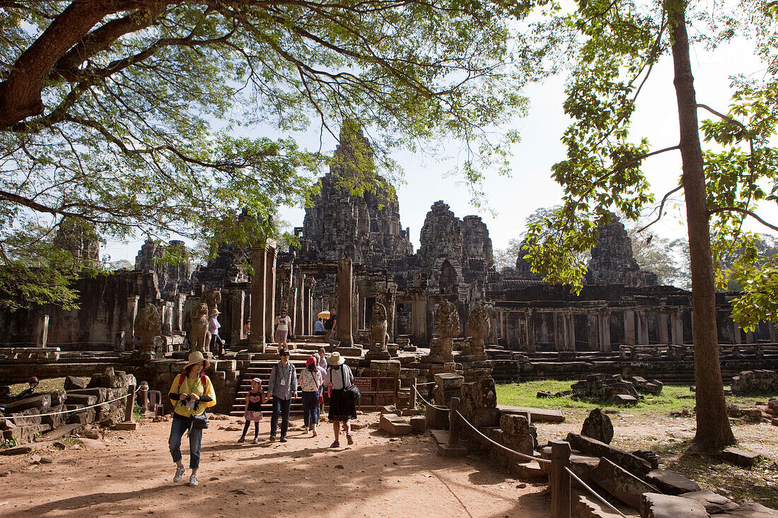 tourists infront of Thom Bayon temple, Angkor Wat, Sieam Reap, Cambodia