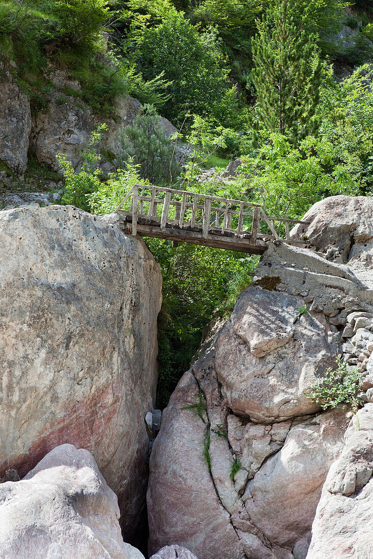 Alte Holzbrücke, Theth, Albanische Alpen, Albanien