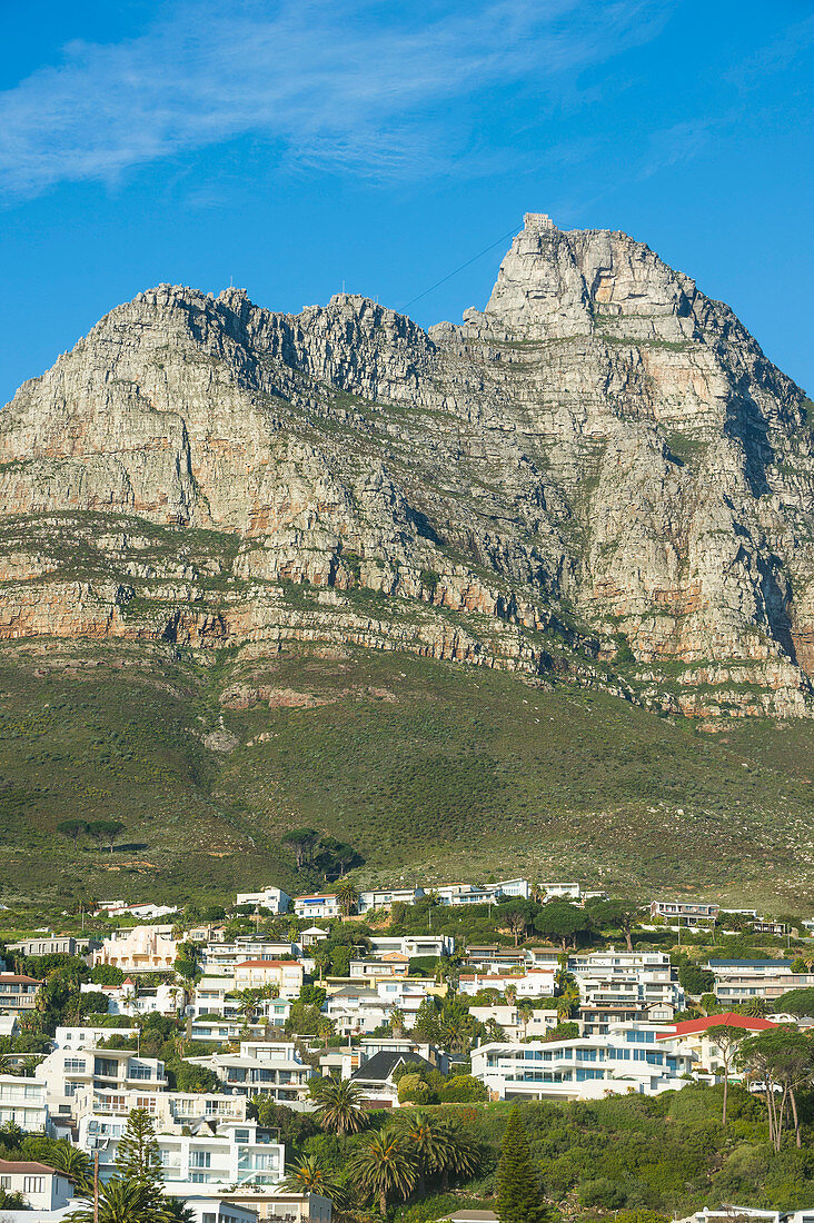 Camps Bay mit dem Tafelberg im Hintergrund, Vorort von Kapstadt, Südafrika, Afrika